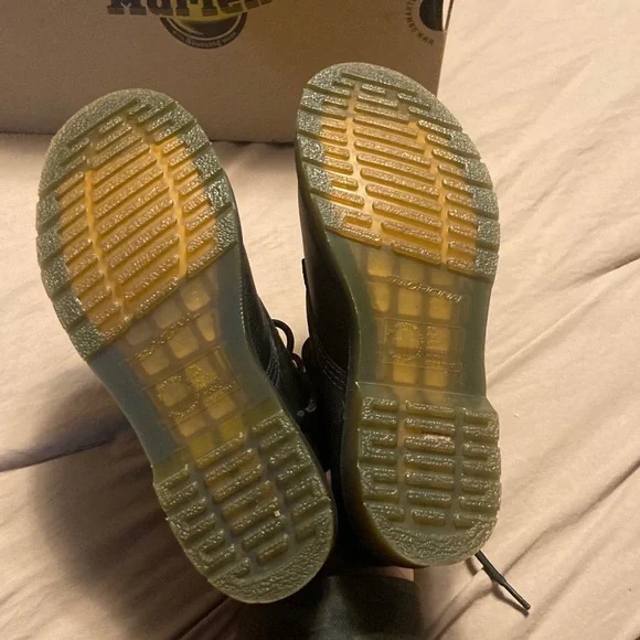 Women’s Dr. Martens 1460 Pascal size 8 - Picture 7 of 9